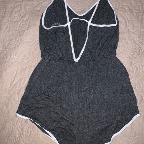 FASHION NOVA ROMPER - Picture 3 of 4